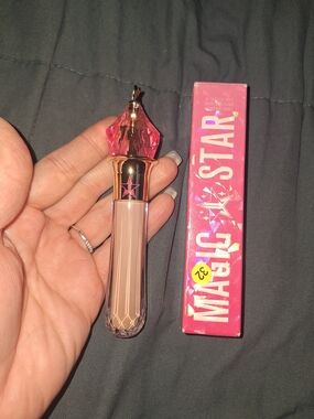 Jeffree Star Nude Concealer with Pink Crystal Cap